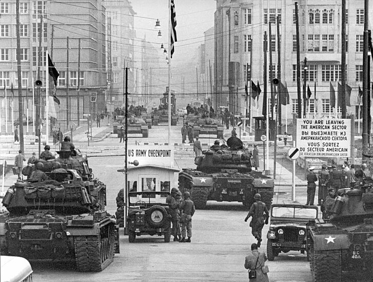 Tanks at Checkpoint Charlie