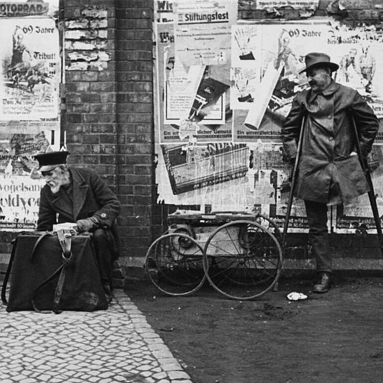 Streit der Bettler um den besten Platz