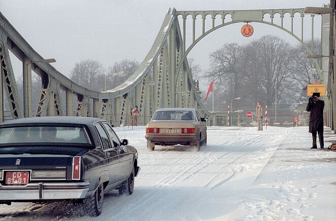 Agentenaustausch auf der Glienicker Brücke zwischen West-Berlin und Potsdam, 11.02.1986 Agentenaustausch auf der Glienicker Brücke zwischen West-Berlin und Potsdam
