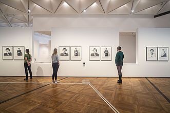 In der Ausstellung „Herlinde Koelbl. Angela Merkel Portraits 1991 – 2021” © DHM/Mathias Völzke