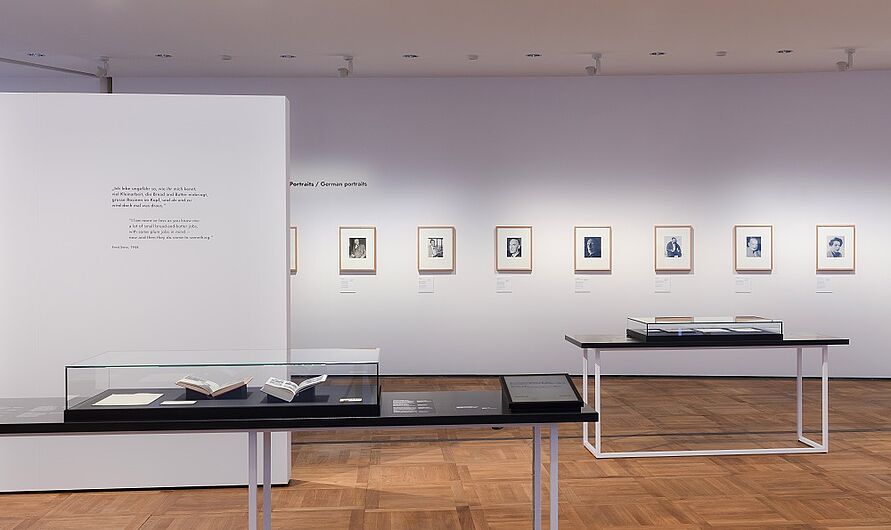 In the exhibition “Report from Exile – Photographs by Fred Stein” © DHM/David von Becker