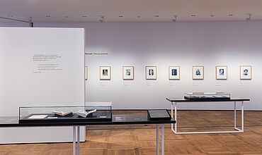 In der Ausstellung „Report from Exile – Fotografien von Fred Stein“ © DHM/David von Becker