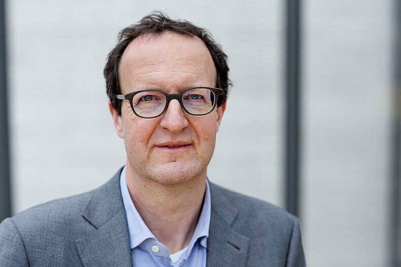 Prof. Dr. Raphael Gross