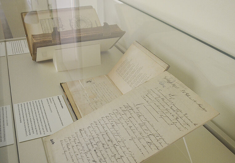 Ausstellung in der DHM-Bibliothek „Was vom Kriege übrig blieb“