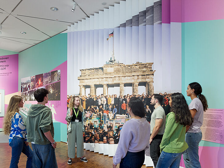 Exhibition View „Roads not Taken. Oder: Es hätte auch anders kommen können”