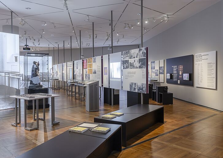 Exhibition view "On Displaying Violence: First Exhibitions on the Nazi Occupation in Europe, 1945-1948" Exhibition view "On Displaying Violence: First Exhibitions on the Nazi Occupation in Europe, 1945-1948"