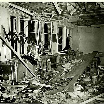 Der Besprechungsraum im "Führerhauptquartier Wolfsschanze" nach dem Bombenattentat