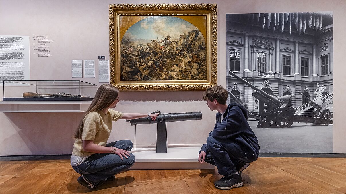 Kinder in einer Ausstellung