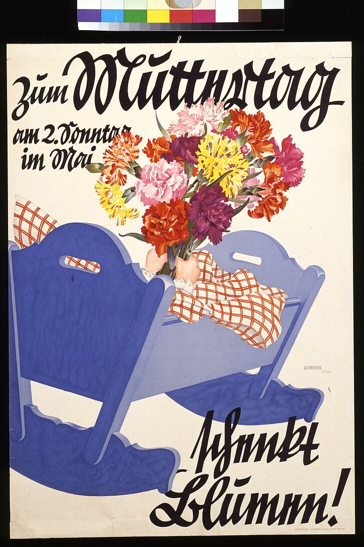 Plakat zum Muttertag mit Blumenstrauß und Wiege.