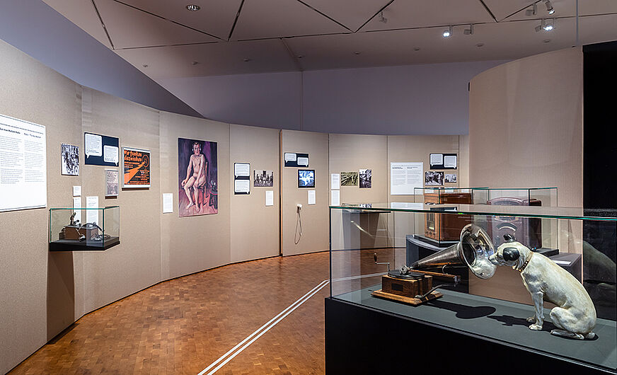 In der Ausstellung „Von Luther zu Twitter. Medien und politische Öffentlichkeit“ © DHM/David von Becker