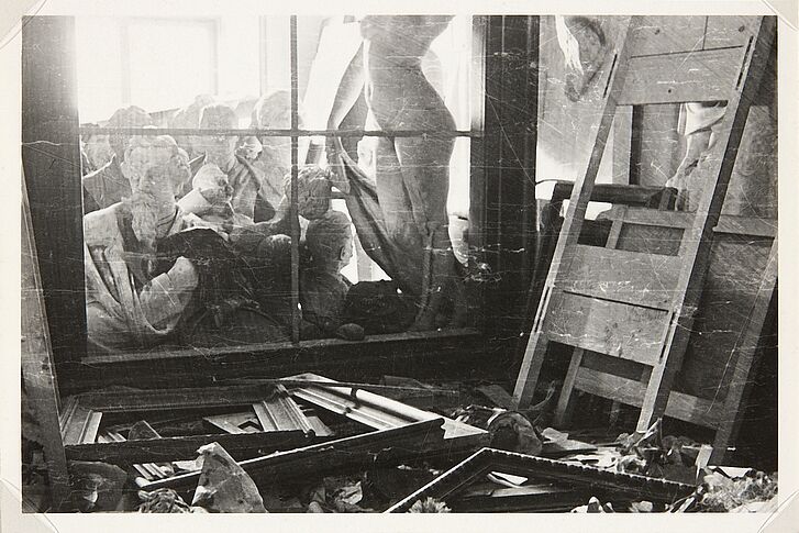 Artworks in the National Museum in Warsaw that were damaged during the German occupation, 1945 © Muzeum Narodowe w Warszawie Artworks in the National Museum in Warsaw that were damaged during the German occupation, 1945 © Muzeum Narodowe w Warszawie