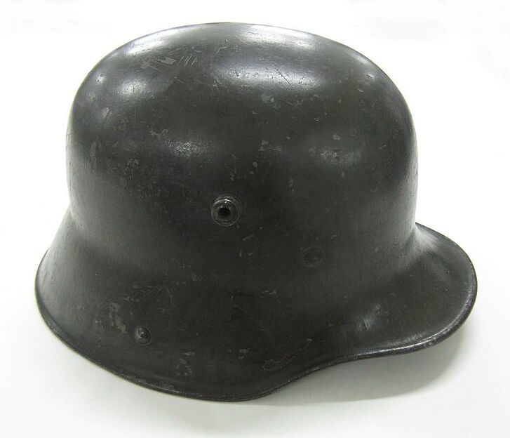 Stahlhelm.