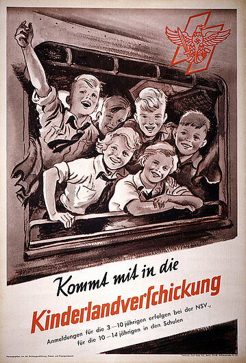 Reichsjugendführung (Presse- und Propagandaamt), Werbeplakat der Nationalsozialistischen Volkswohlfahrt (NSV) für die Teilnahme an der Kinderlandverschickung, ab 1935. Reichsjugendführung (Presse- und Propagandaamt), Werbeplakat der Nationalsozialistischen Volkswohlfahrt (NSV) für die Teilnahme an der Kinderlandverschickung, ab 1935. Ab September 1940 wurden rund 2,5 Millionen Kinder und Jugendliche mit der KLV aus luftgefährdeten Städten ins deutsche Hinterland, aber auch in besetzte Gebiete evakuiert. Dort blieben sie bis nach Kriegsende. (Inv.Nr. P 2000/48)