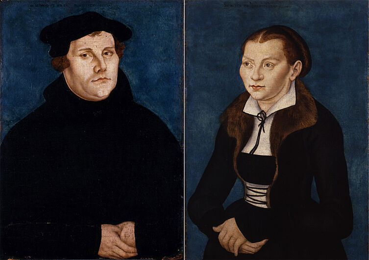 Lucas Cranach, Martin Luther (1483-1546), um 1529, Katharina von Bora (1499-1552), um 1529. Die Bildnisse sind ein Plädoyer für die Priesterehe. Die Bibelsprüche verdeutlichen die Rollenteilung. Für den Reformator lautet er: „Durch Stillsein und Hoffen würdet ihr stark sein“. (Inv.Nr. 1989/1547.1)