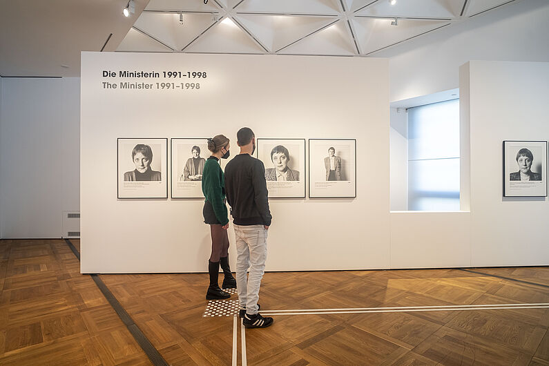 In der Ausstellung „Herlinde Koelbl. Angela Merkel Portraits 1991 – 2021” © DHM/Mathias Völzke