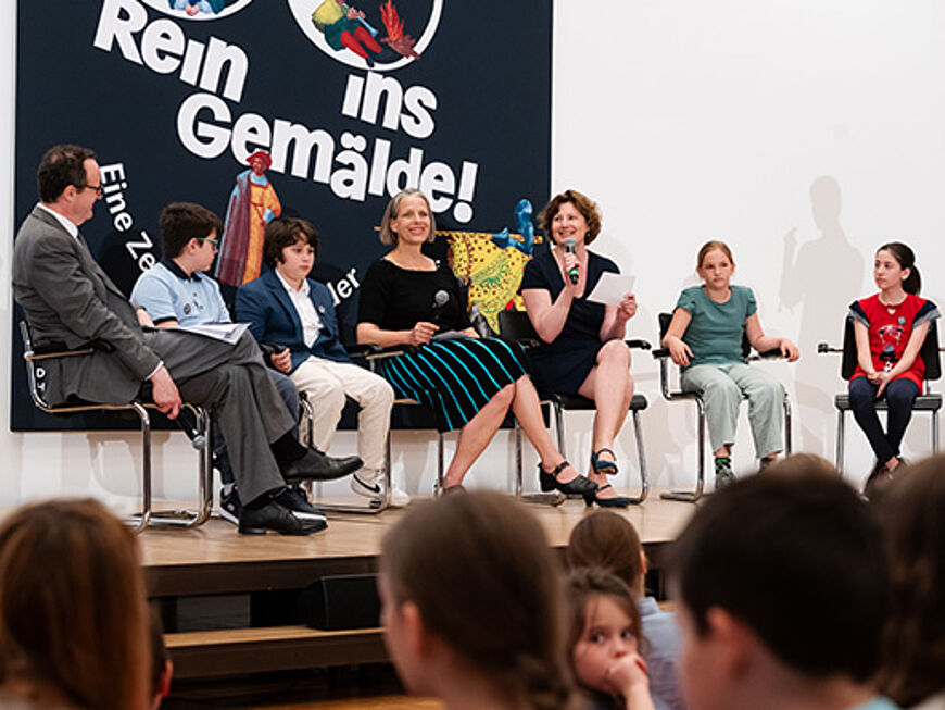 Im Gespräch mit dem Kinderbeirat. Eröffnung der Kinderausstellung „Rein ins Gemälde!”