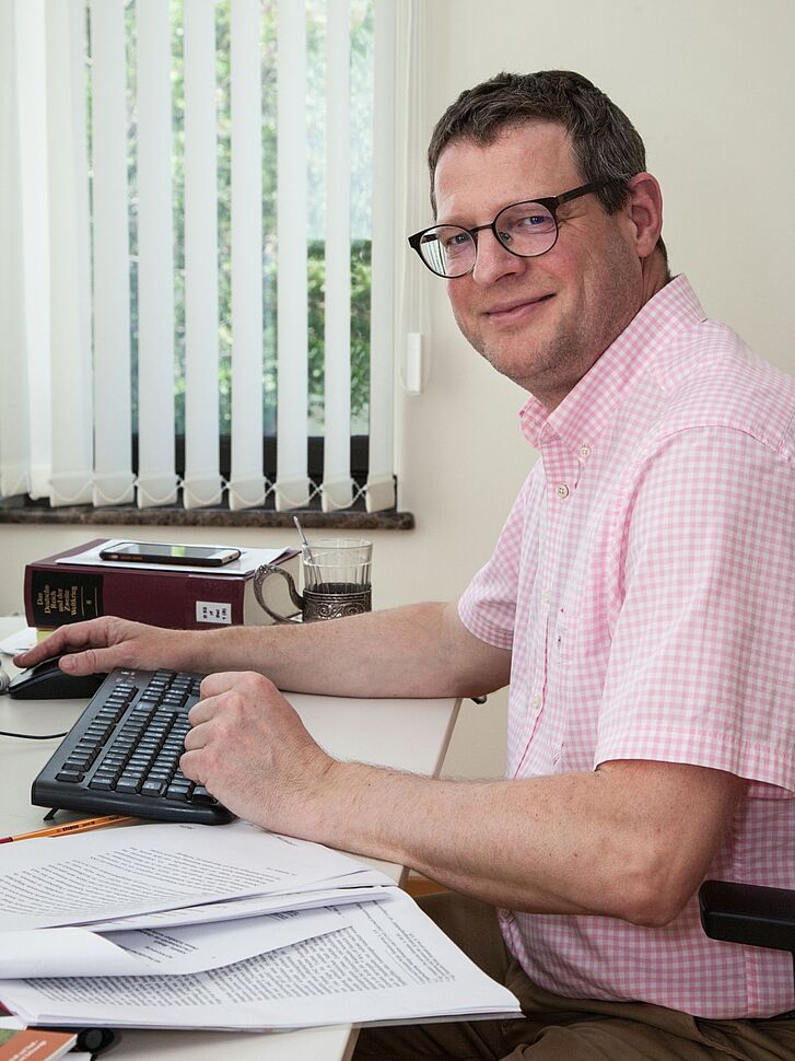 Dr. Matthias Uhl Dr. Matthias Uhl