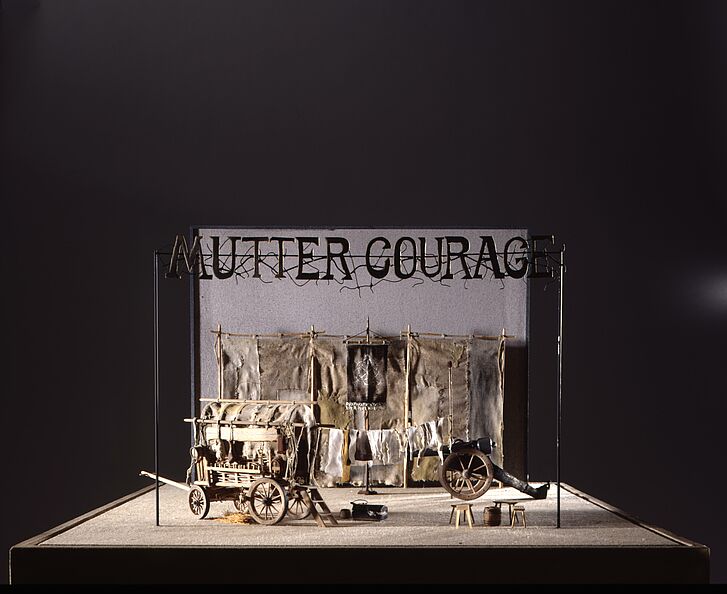 Bühnenbild-Modell zu Bertolt Brechts "Mutter Courage".