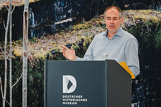 Wie Natur und Ideologie im Nationalsozialismus zusammenhingen, erläuterte Nils Franke.