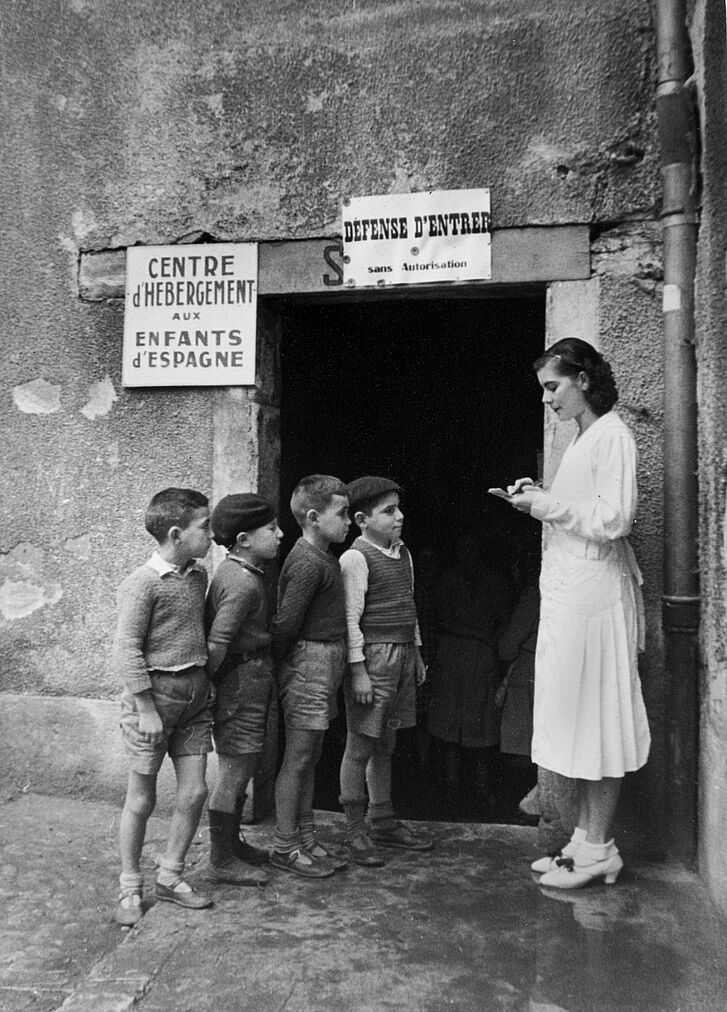 From the series refugee children of the Spanish Civil War: medical care Ville de Valence, 1938 © Stanfordville, NY, Fred Stein Archive
