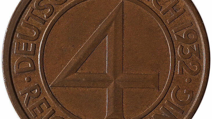 Vorderansicht einer 4-Pfennig-Münze.