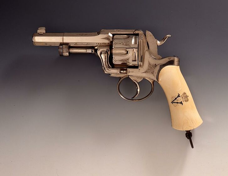 Revolver.
