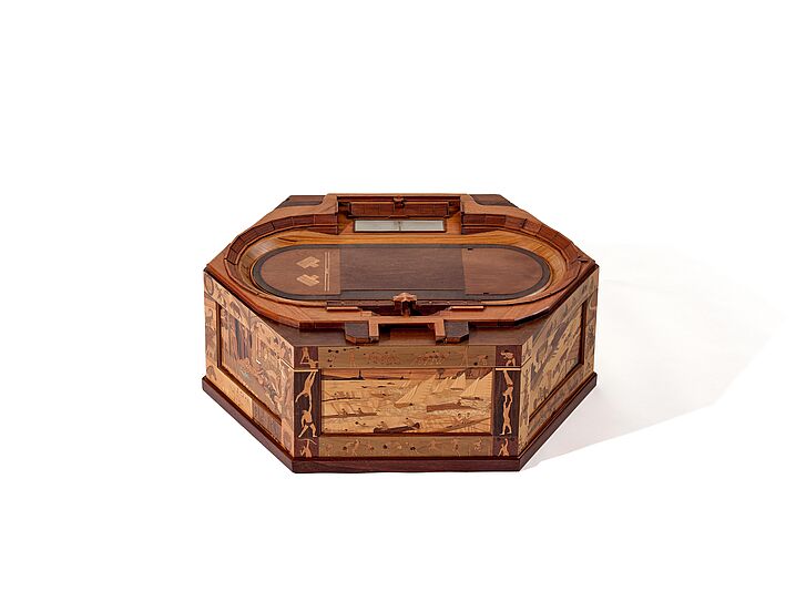 Sechseckige Holztruhe