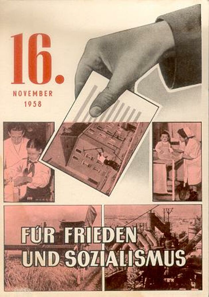 Wahlbenachrichtigungskarte von 1958 mit einer Hand und verschiedenen Fotos.