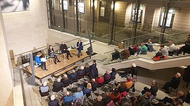 Gespräch zu „Roads not Taken am 30. Januar 1933, oder: wie ein Putsch der Reichswehr Adolf Hitler doch noch verhindert” mit Dan Diner, Norbert Frei und Anna von der Goltz; Moderation: Gesine Schwan, 25. Januar 2023