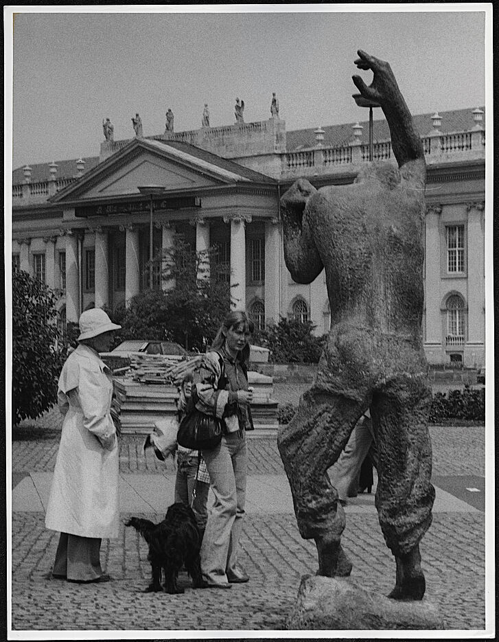 Fritz Cremer (1906–1993), sculpture Ascending Man at documenta 6, 1977 Fritz Cremer (1906–1993), sculpture Ascending Man at documenta 6, 1977