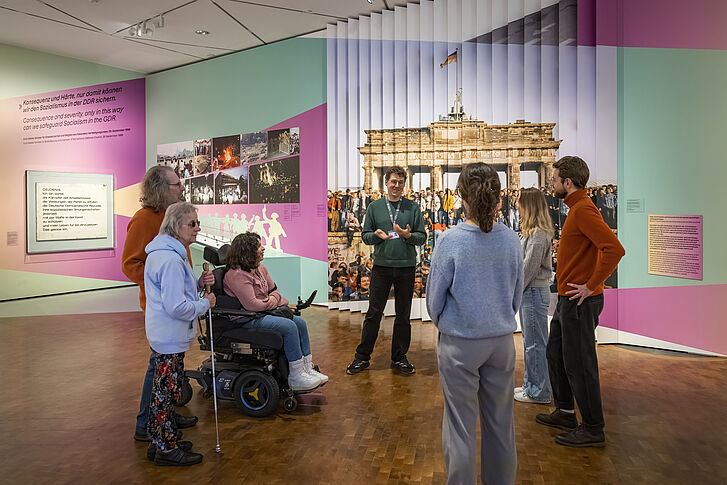 Exhibition View „Roads not Taken. Oder: Es hätte auch anders kommen können”