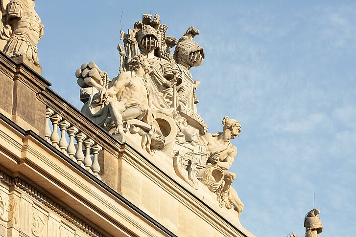 Zeughaus, sculpture group roof facade