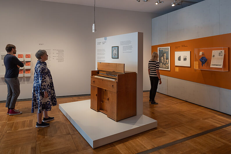 In der Ausstellung „Wolf Biermann. Ein Lyriker und Liedermacher in Deutschland”