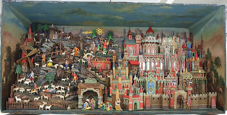 Modell einer Stadt mit Landschaft, Tieren und Menschen.