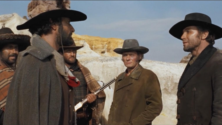 [Translate to English:] Fünf Männer mit Cowboyhüten stehen beieinander.