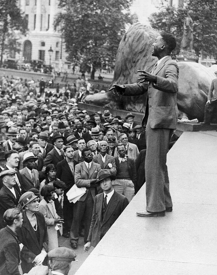 C. L. R. James bei einer Kundgebung auf dem Trafalgar Square, London, 25. August 1935, Reproduktion, Keystone-France/Gamma-Keystone via Getty Images, K025939-A4 Foto von C. L. R. James bei einer Kundgebung auf dem Trafalgar Square in London am 25. August 1935