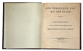 Karl Lachmann, Nibelungenlied: Der Nibelungen Noth mit der Klage. In der ältesten gestalt mit den Abweichungen der gemeinen Lesart, 1826. Karl Lachmann, Nibelungenlied: Der Nibelungen Noth mit der Klage. In der ältesten gestalt mit den Abweichungen der gemeinen Lesart, 1826. (Inv.Nr. R 00/244)