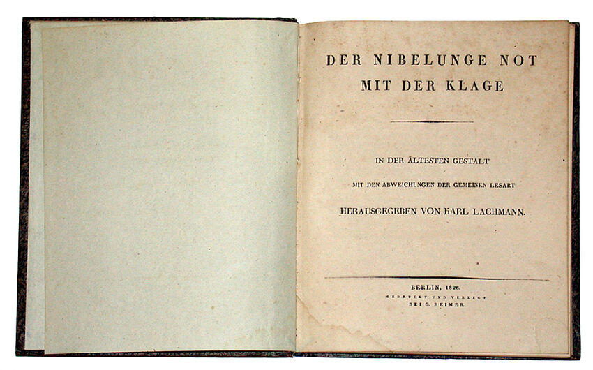 Karl Lachmann, Nibelungenlied: Der Nibelungen Noth mit der Klage. In der ältesten gestalt mit den Abweichungen der gemeinen Lesart, 1826. Die Romantik suchte in fernen Epochen mythische Wurzeln einer nationalen Identität. Richard Wagner komponierte seinen Operzyklus „Der Ring des Nibelungen“ seit 1854 in Anlehnung an die alte Sage. (Inv.Nr. R 00/244)