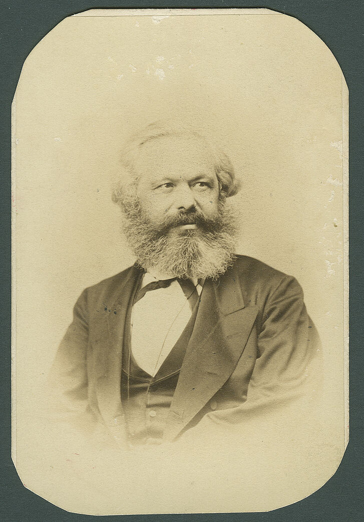 Historische Fotografie: Porträt von Karl Marx in Hannover Historische Fotografi e: Porträt von Karl Marx in Hannover Friedrich Wunder, April 1867 © International Institute of Social History, Amster-dam