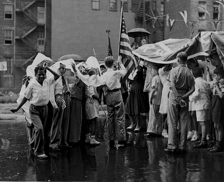 Parade group in rain New York, 1946 © Stanfordville, NY, Fred Stein Archive