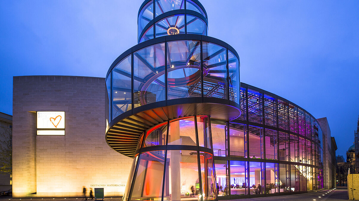 Das Deutsche historische Museum in der Abenddämmerung.