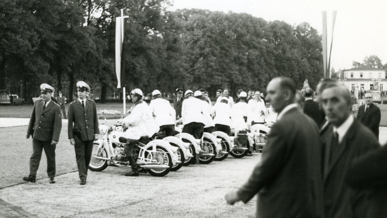 Der Polizeistaatsbesuch – Beobachtungen unter deutschen Gastgebern (BRD 1967) Der Polizeistaatsbesuch – Beobachtungen unter deutschen Gastgebern (BRD 1967)