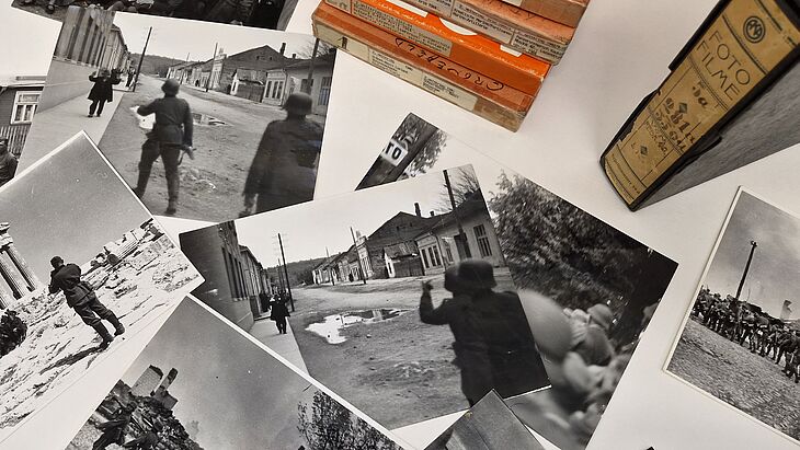 Aus der Sammlung Fotografie des DHM: Aufnahmen Gerhard Gronefelds, der die Wehrmacht im deutsch besetzten Europa als Propaganda-Fotograf begleitete Fotos, Archivboxen, Ordner