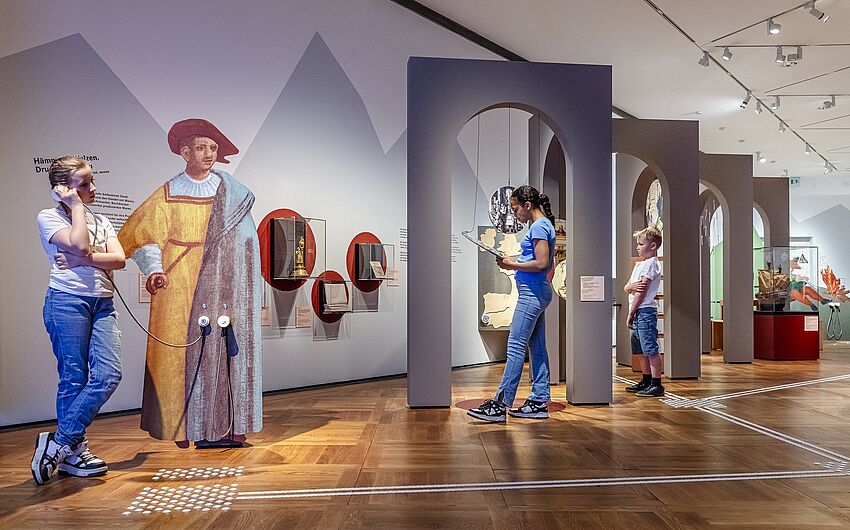In der Ausstellung „Rein ins Gemälde! Eine Zeitreise für Kinder”