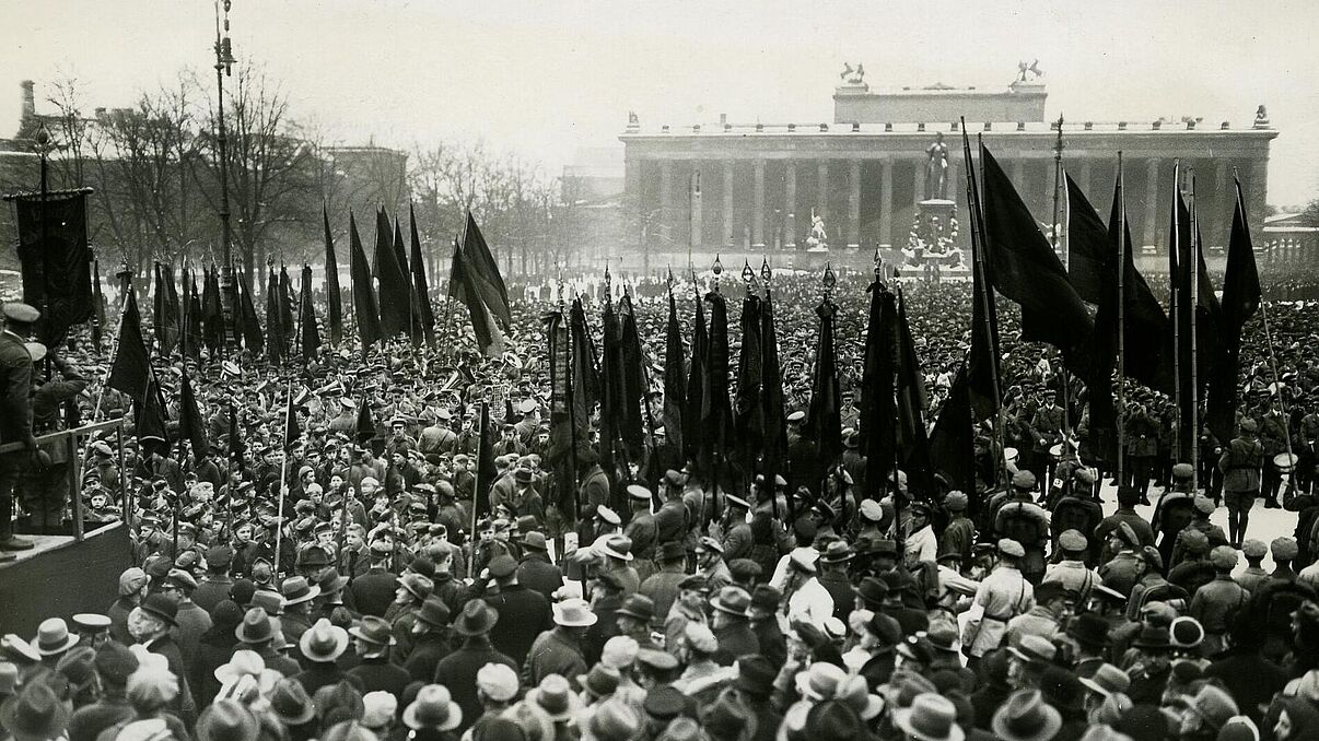 Aufmarsch des Reichsbanners im Lustgarten zum Abschluss seiner Bundesgeneralversammlung