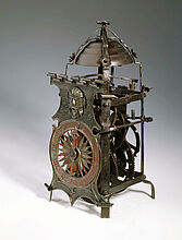 Konsoluhr mit Sonnenmotiv und Maskaron, 1603. Die Räderuhr war eine Grundlage für genaue Messungen in der Technik und Wissenschaft. In Augsburg und Nürnberg und an den Höfen von Kassel und Prag entstanden im 16. und 17. Jahrhundert kunstvolle Uhren und Automaten. (Inv.Nr. KG 2001/23)