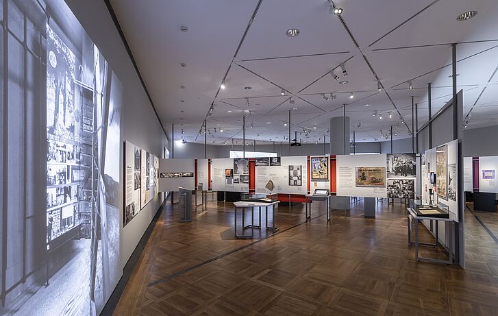 Exhibition view "On Displaying Violence: First Exhibitions on the Nazi Occupation in Europe, 1945-1948" - Exhibition Section "Crimes hitlériens" (Hitlerian Crimes) Exhibition view "On Displaying Violence: First Exhibitions on the Nazi Occupation in Europe, 1945-1948" - Exhibition Section "Crimes hitlériens" (Hitlerian Crimes)