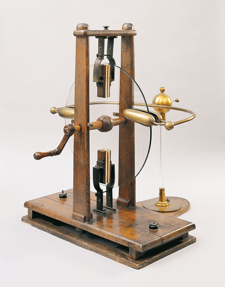 “Large-plate electrostatic generator” belonging to Johann Wolfgang von Goethe