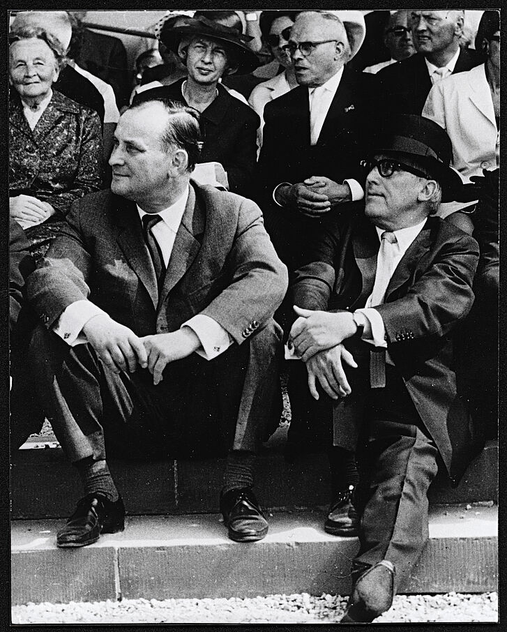 Werner Haftmann (left) and Arnold Bode at the opening ceremony of documenta 3, 1964 documenta archiv © Wolfgang Haut, Frankfurter Allgemeine Zeitung