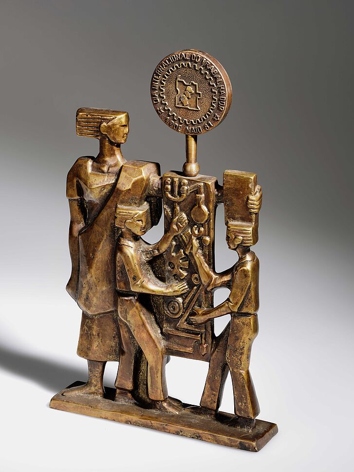 Dekoration mit Figuren aus Messing